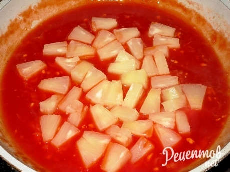Мясо с ананасами