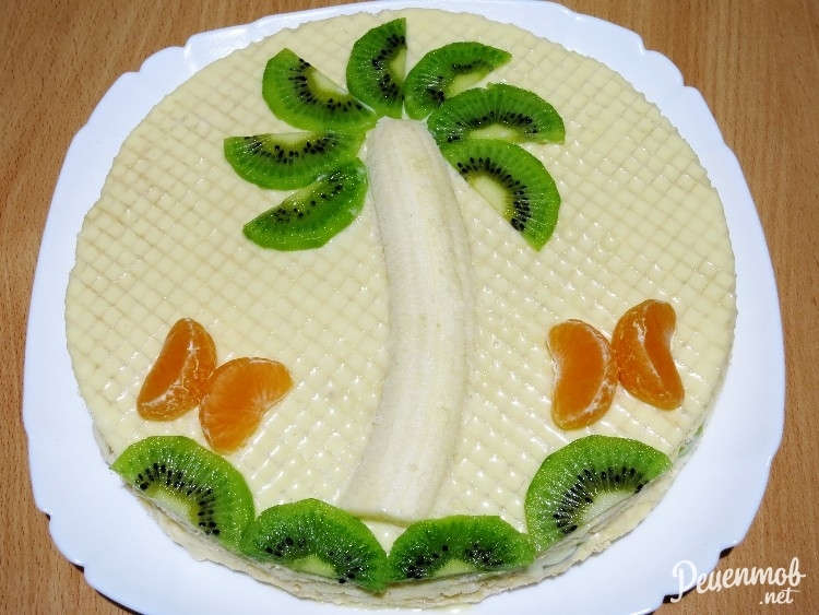 Торт киви мандарин. Украшение торта киви и бананом. Украшение торта киви и мандаринами. Украшения для торта умви банан. Украсить торт киви и бананом.